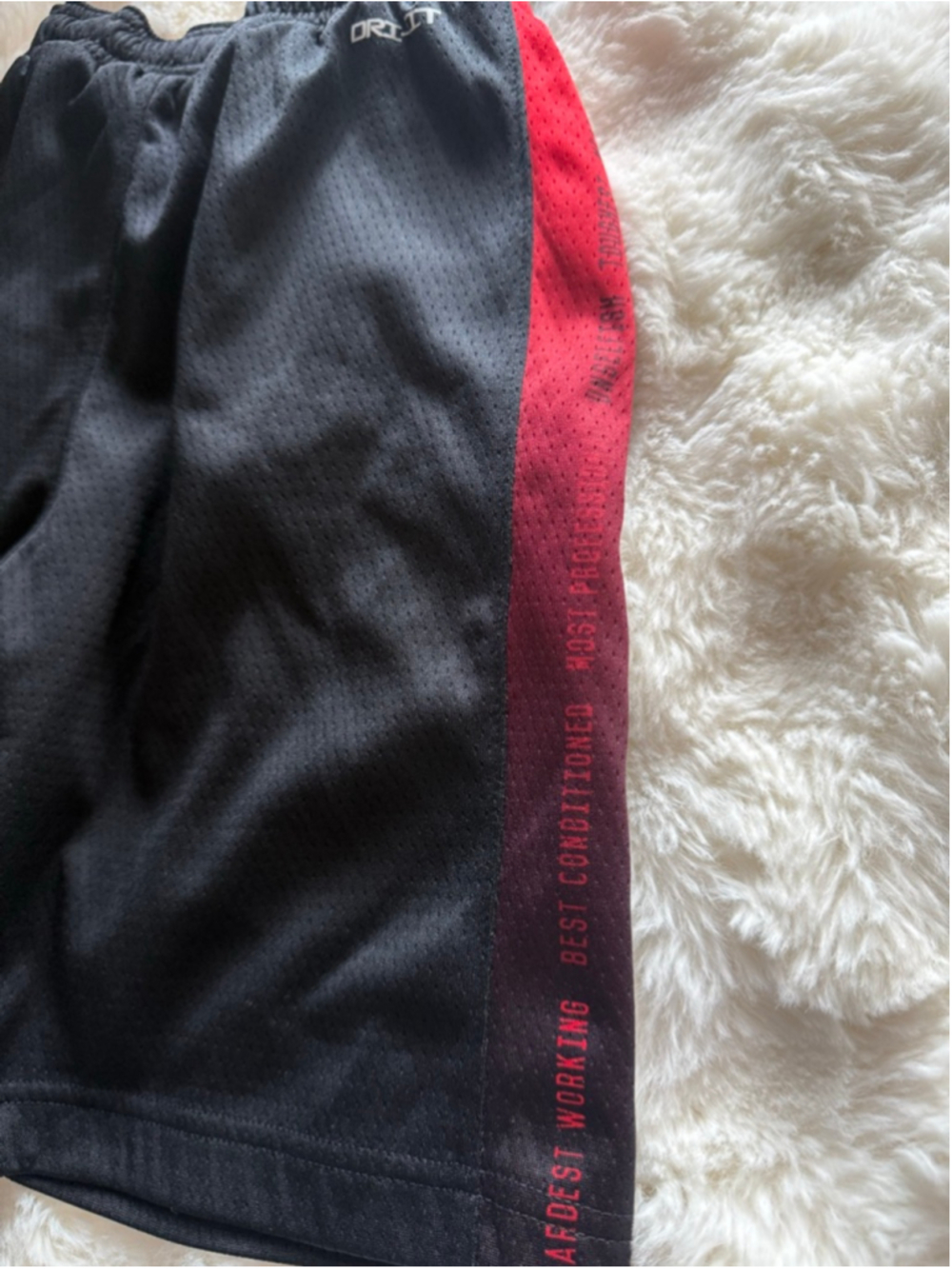 Preowned , Nike Miami Heat City Edition Swingman Shorts, boys youth Small - Picture 3 of 4